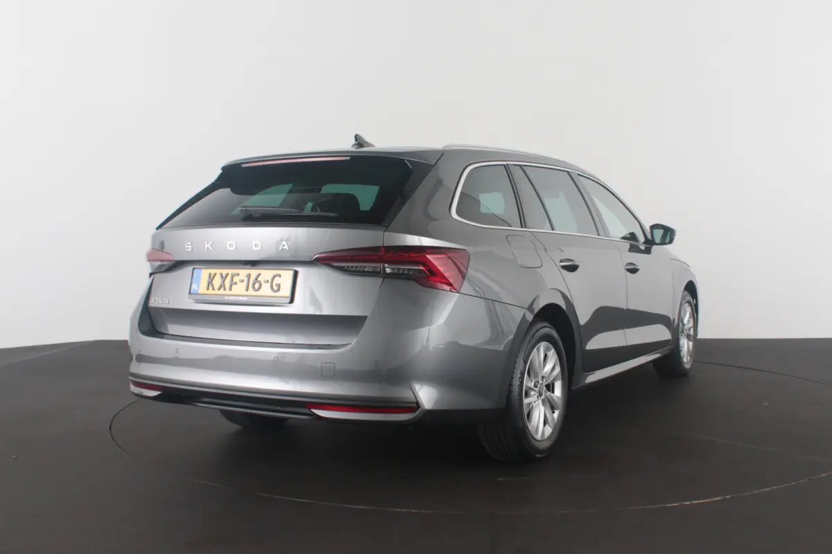 1.5 TSI Business Edition > Camera/Trekhaak/Winterpakket/ Graphite Grey