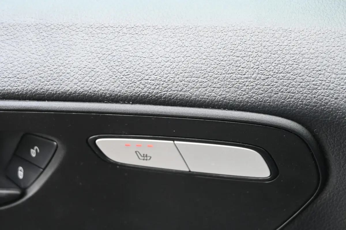 114 CDI L2 DC Camera, Apple Carplay/Android Auto