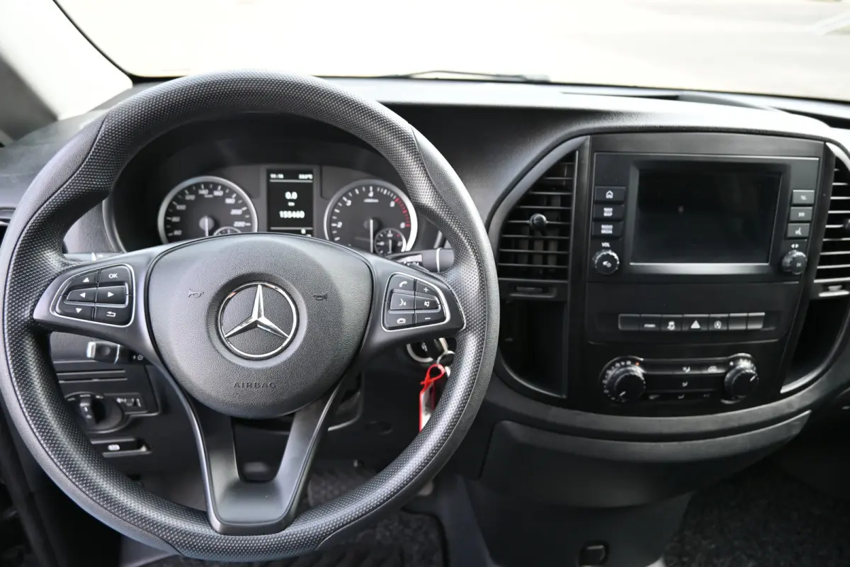 114 CDI L2 DC Camera, Apple Carplay/Android Auto