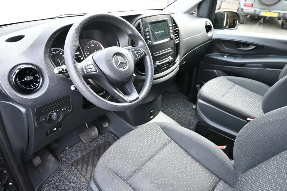114 CDI L2 DC Camera, Apple Carplay/Android Auto