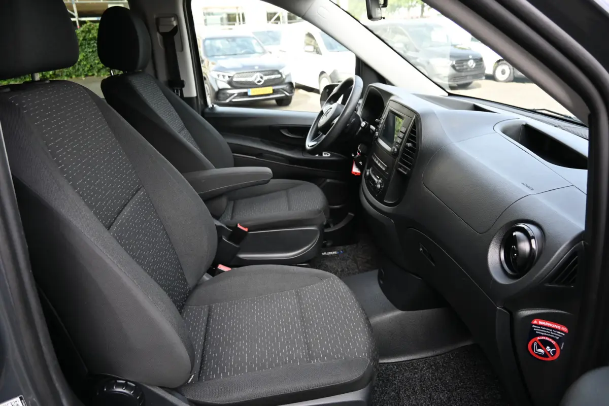 114 CDI L2 DC Camera, Apple Carplay/Android Auto
