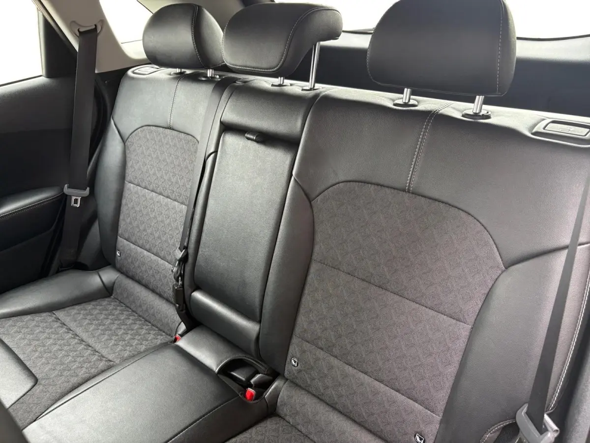 1.6 GDi Hybrid DynamicLine | Navigatie | Apple Carplay / Android Auto | Climate Control | Achterruitrij Camera | Lichtmetalen Velgen |
