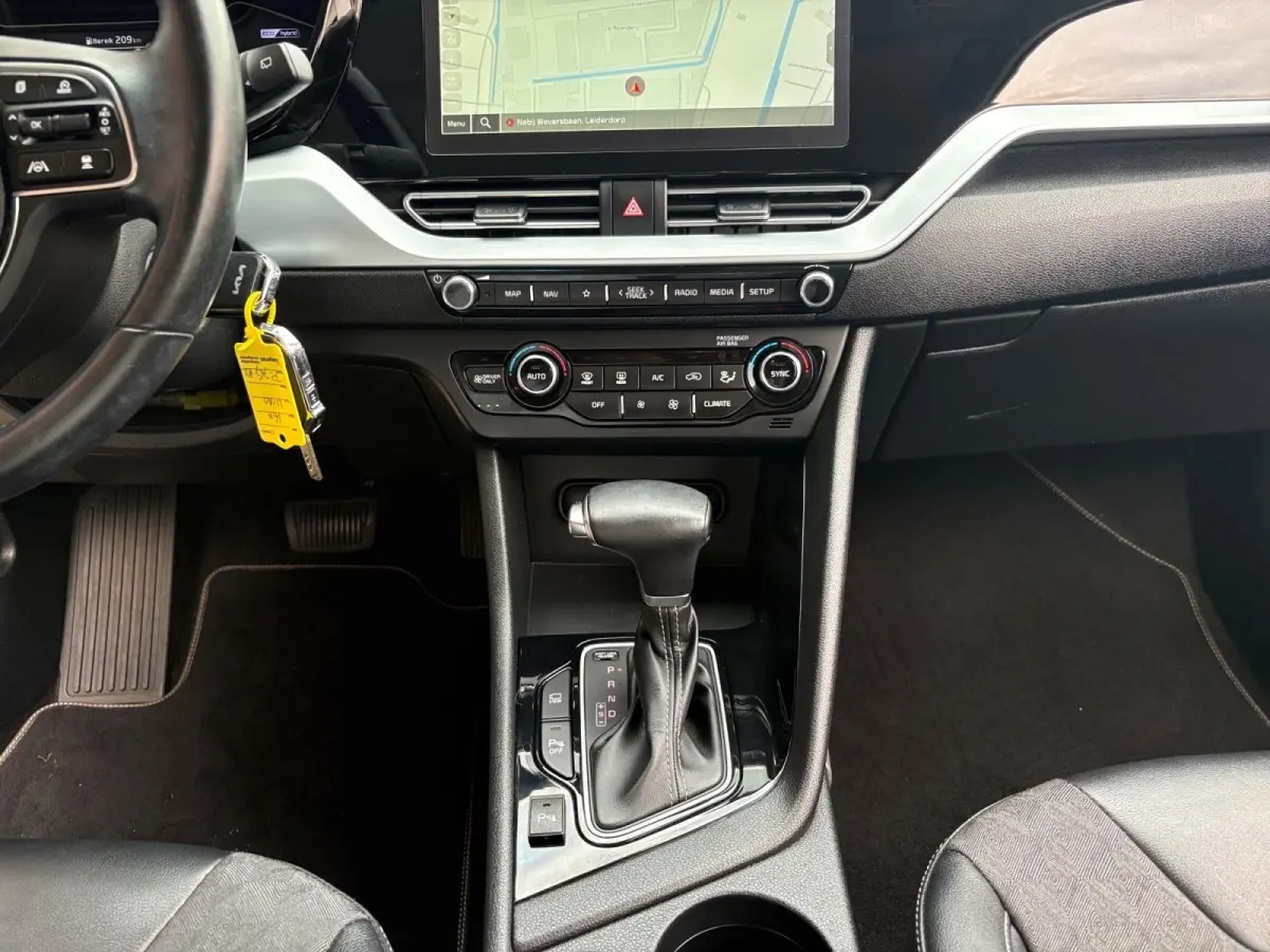 1.6 GDi Hybrid DynamicLine | Navigatie | Apple Carplay / Android Auto | Climate Control | Achterruitrij Camera | Lichtmetalen Velgen |