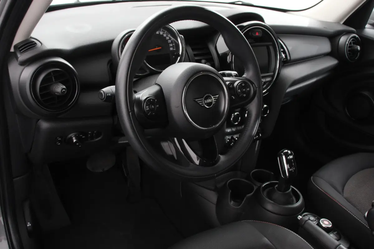 one 1.5 Automaat One Pepper Matrix Led koplampen Climate Control Parkeersensoren Cruise Control Adaptive Stoelverwarming Union Jack lampen Camera