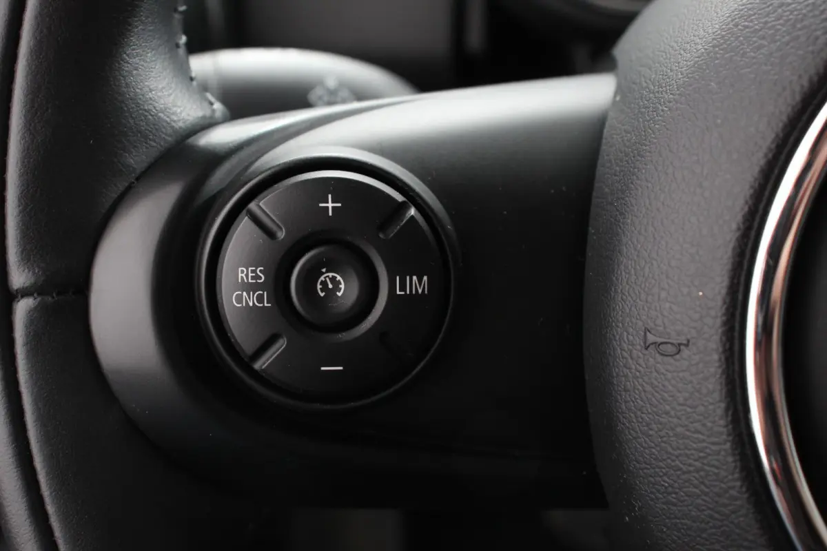 one 1.5 Automaat One Pepper Matrix Led koplampen Climate Control Parkeersensoren Cruise Control Adaptive Stoelverwarming Union Jack lampen Camera