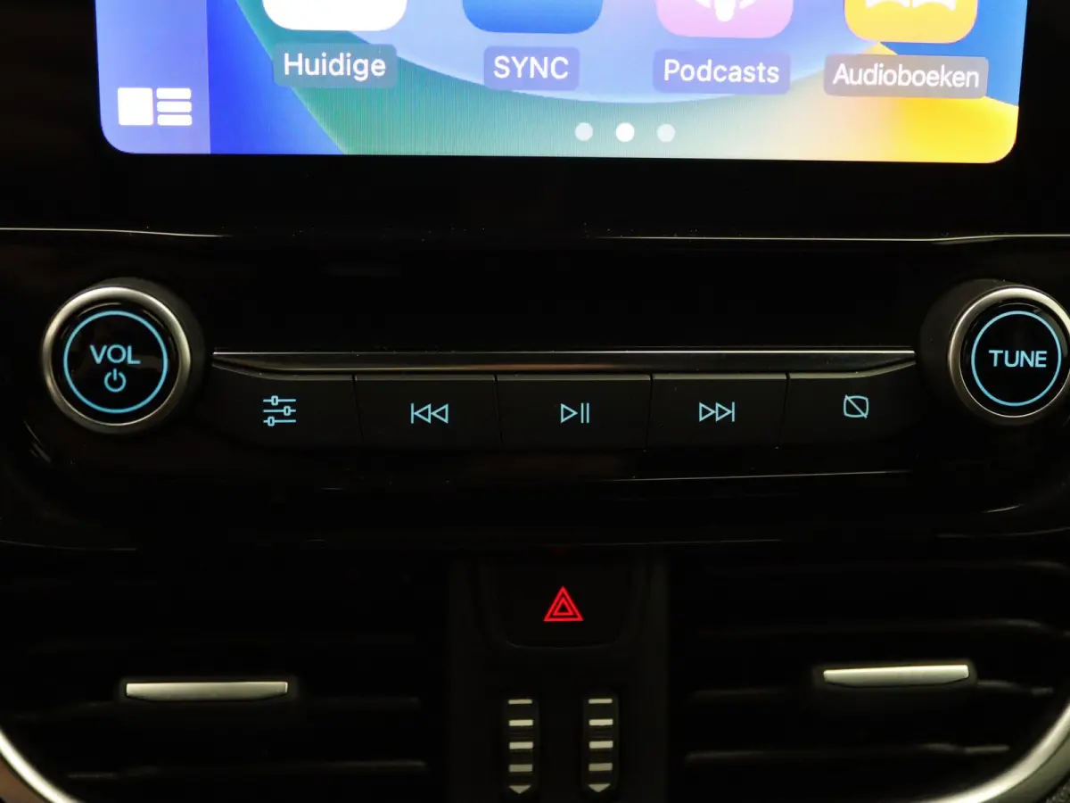 125pk EcoBoost Hybrid ST-Line Apple Carplay/Android Auto | Climate