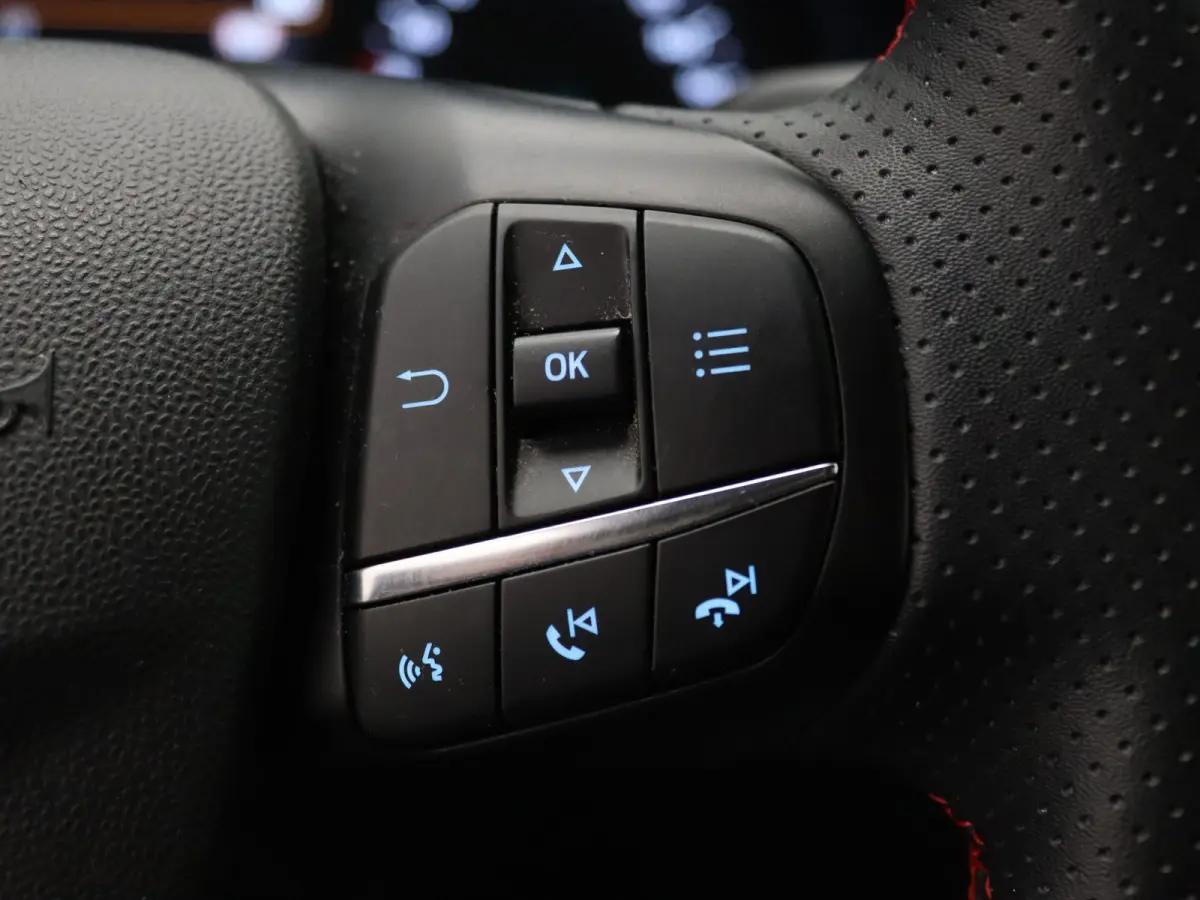 125pk EcoBoost Hybrid ST-Line Apple Carplay/Android Auto | Climate