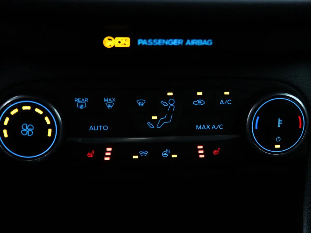 125pk EcoBoost Hybrid ST-Line Apple Carplay/Android Auto | Climate
