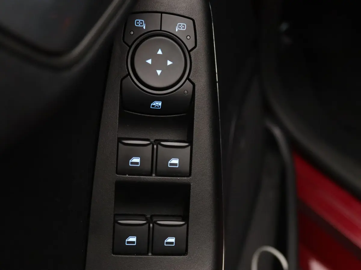 125pk EcoBoost Hybrid ST-Line Apple Carplay/Android Auto | Climate