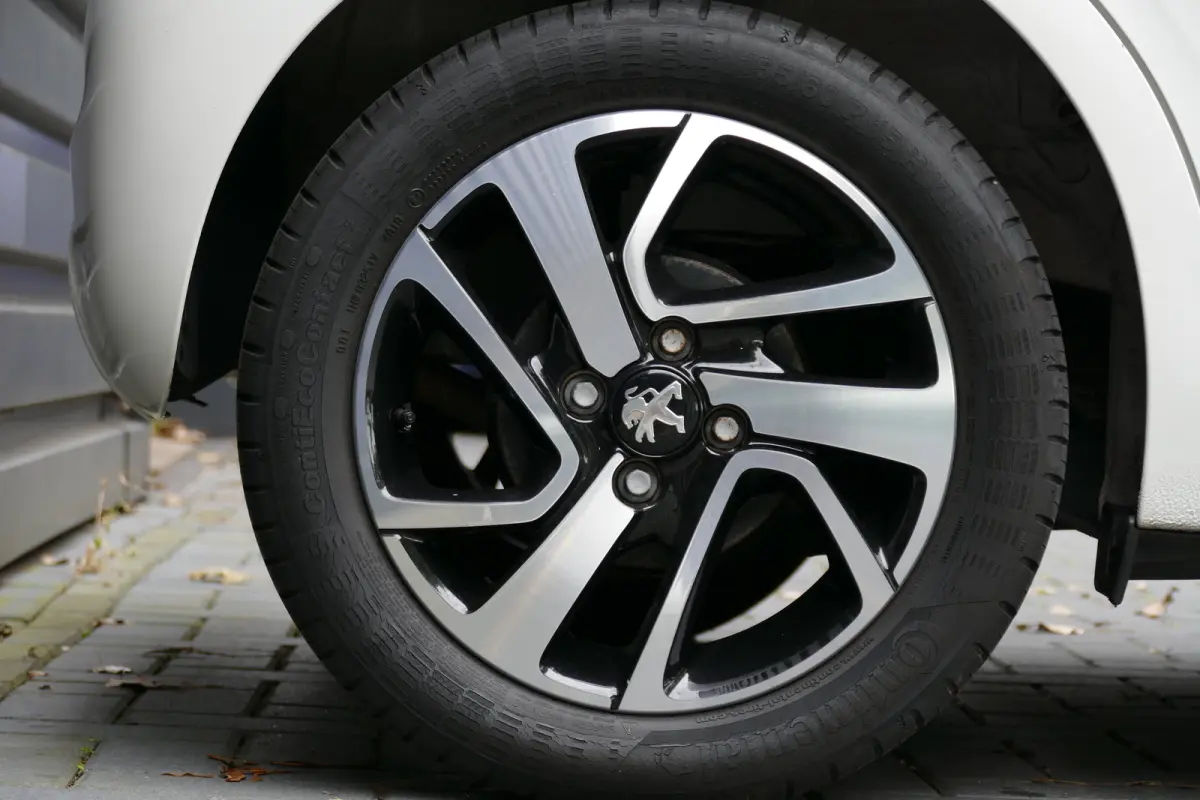 1.0 E-VTI 72PK 5-DRS ALLURE / NAVI / CLIMA / LED / 15" LMV / CAMERA / BLUETOOTH / PACK STYLE !!