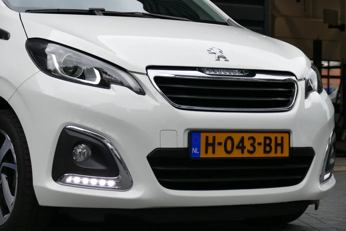 1.0 E-VTI 72PK 5-DRS ALLURE / NAVI / CLIMA / LED / 15" LMV / CAMERA / BLUETOOTH / PACK STYLE !!