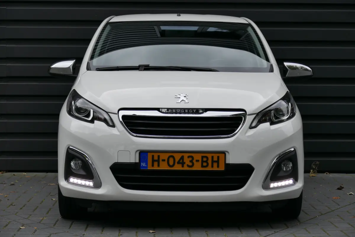1.0 E-VTI 72PK 5-DRS ALLURE / NAVI / CLIMA / LED / 15" LMV / CAMERA / BLUETOOTH / PACK STYLE !!