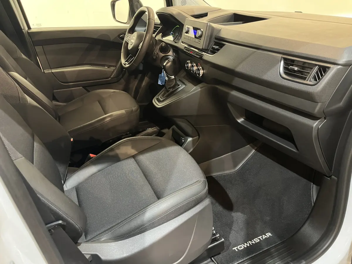 E (Nissan E-Townstar) Acenta L1 44 kWh / 100% elektrisch !! / SOH 98% / CCS Snelladen / Airco / Cruise Control / PDC / LED / 25.000 KM !!
