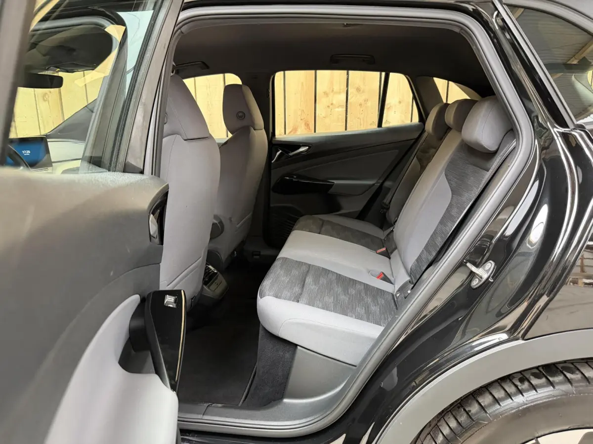 Pro 77 kWh SoH 94,68% | Warmtepomp | Apple CarPlay/Android Auto | Adaptieve cruise control | Climate control | LED koplampen | Navigatiesysteem | Voorstoelen en stuurwiel verwarmd | Parkeers