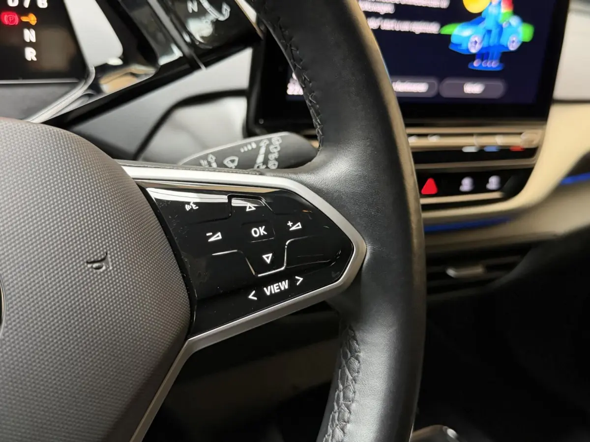Pro 77 kWh SoH 94,68% | Warmtepomp | Apple CarPlay/Android Auto | Adaptieve cruise control | Climate control | LED koplampen | Navigatiesysteem | Voorstoelen en stuurwiel verwarmd | Parkeers