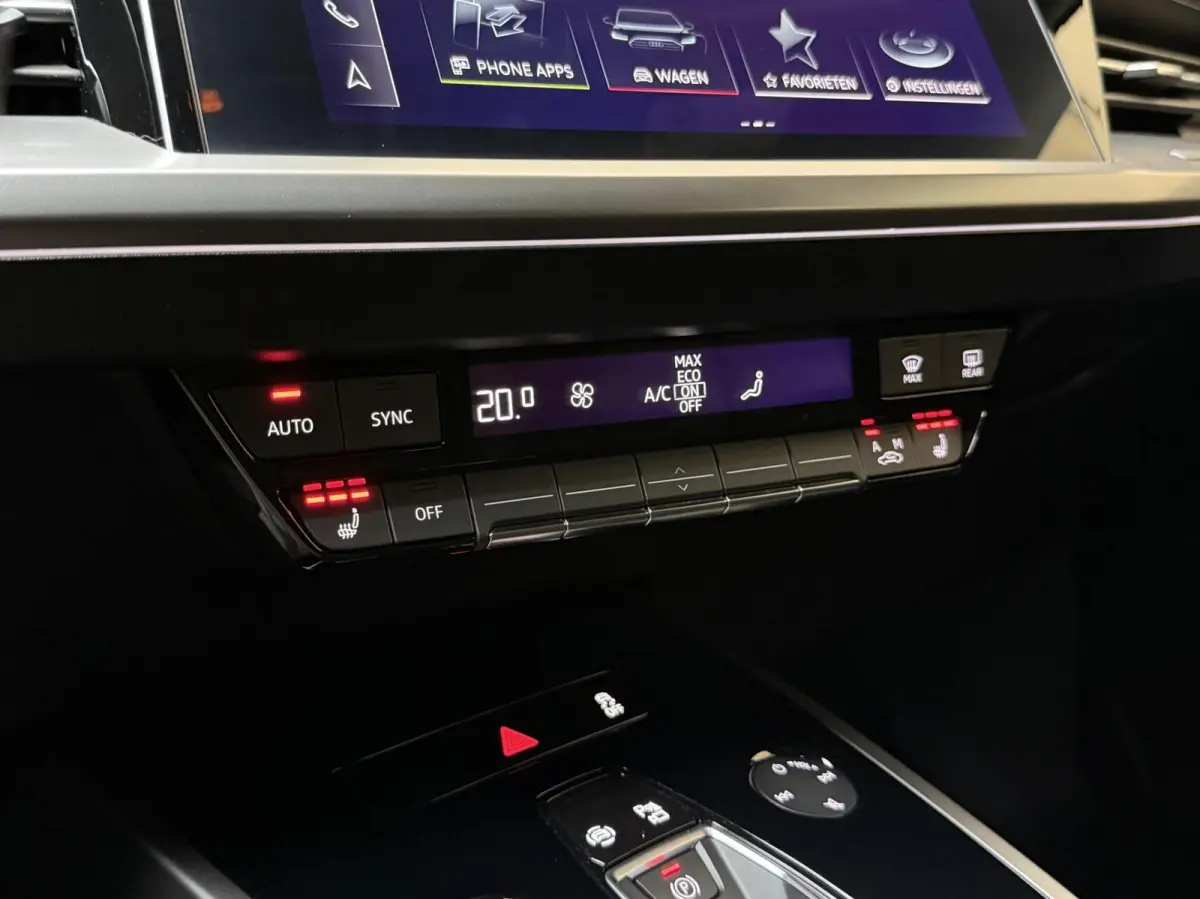 40 Launch edition Advanced Plus 77 kWh SoH 95,39% | Achteruitrijcamera | Adaptieve cruise control | Apple CarPlay/Android Auto | Matrix LED | Navigatiesysteem | Voorstoelen verwarmd | Warmte