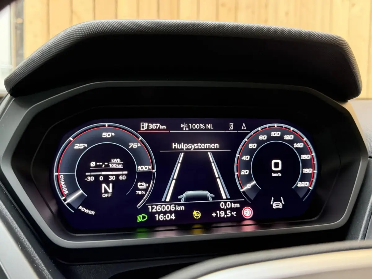 40 Launch edition Advanced Plus 77 kWh SoH 95,39% | Achteruitrijcamera | Adaptieve cruise control | Apple CarPlay/Android Auto | Matrix LED | Navigatiesysteem | Voorstoelen verwarmd | Warmte