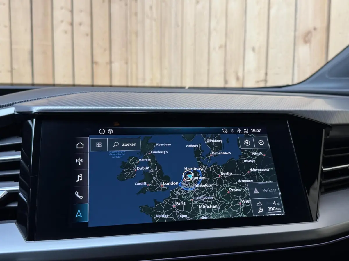 40 Launch edition Advanced Plus 77 kWh SoH 95,39% | Achteruitrijcamera | Adaptieve cruise control | Apple CarPlay/Android Auto | Matrix LED | Navigatiesysteem | Voorstoelen verwarmd | Warmte