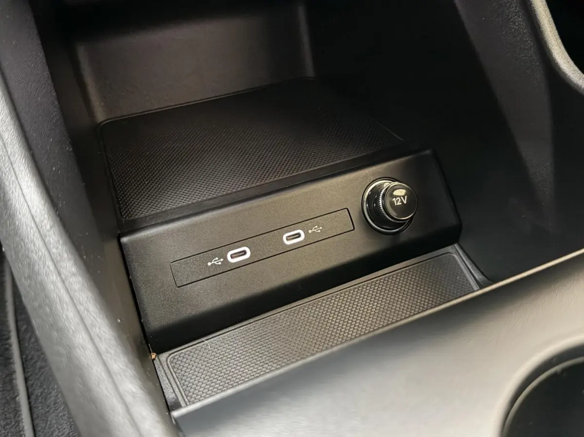 40 Launch edition Advanced Plus 77 kWh SoH 95,39% | Achteruitrijcamera | Adaptieve cruise control | Apple CarPlay/Android Auto | Matrix LED | Navigatiesysteem | Voorstoelen verwarmd | Warmte