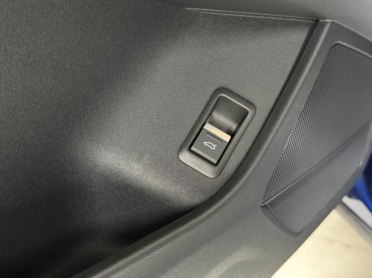40 Launch edition Advanced Plus 77 kWh SoH 95,39% | Achteruitrijcamera | Adaptieve cruise control | Apple CarPlay/Android Auto | Matrix LED | Navigatiesysteem | Voorstoelen verwarmd | Warmte