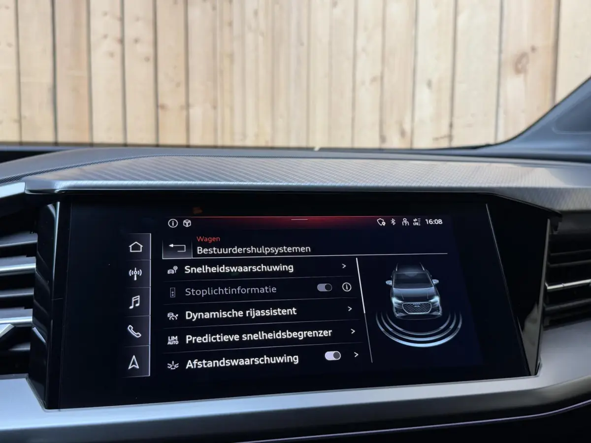40 Launch edition Advanced Plus 77 kWh SoH 95,39% | Achteruitrijcamera | Adaptieve cruise control | Apple CarPlay/Android Auto | Matrix LED | Navigatiesysteem | Voorstoelen verwarmd | Warmte