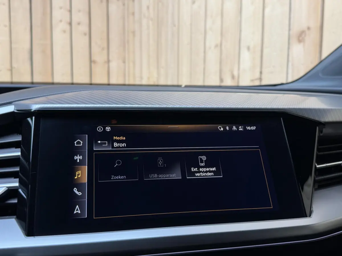 40 Launch edition Advanced Plus 77 kWh SoH 95,39% | Achteruitrijcamera | Adaptieve cruise control | Apple CarPlay/Android Auto | Matrix LED | Navigatiesysteem | Voorstoelen verwarmd | Warmte