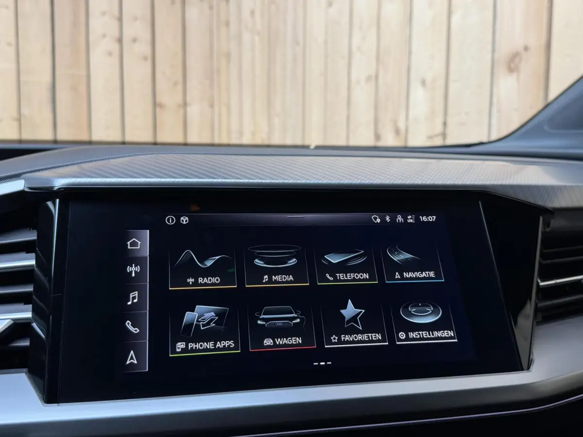 40 Launch edition Advanced Plus 77 kWh SoH 95,39% | Achteruitrijcamera | Adaptieve cruise control | Apple CarPlay/Android Auto | Matrix LED | Navigatiesysteem | Voorstoelen verwarmd | Warmte