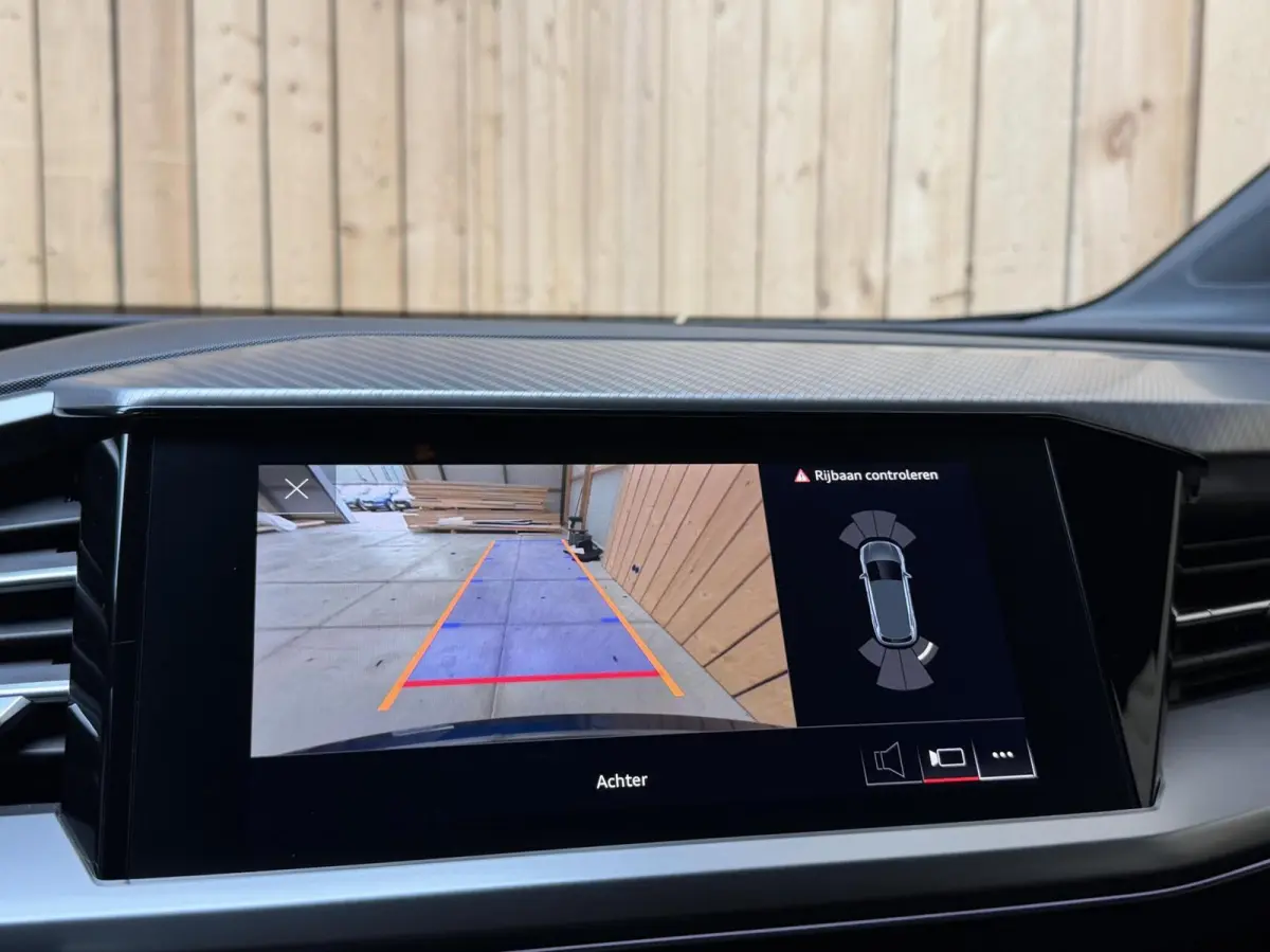 40 Launch edition Advanced Plus 77 kWh SoH 95,39% | Achteruitrijcamera | Adaptieve cruise control | Apple CarPlay/Android Auto | Matrix LED | Navigatiesysteem | Voorstoelen verwarmd | Warmte