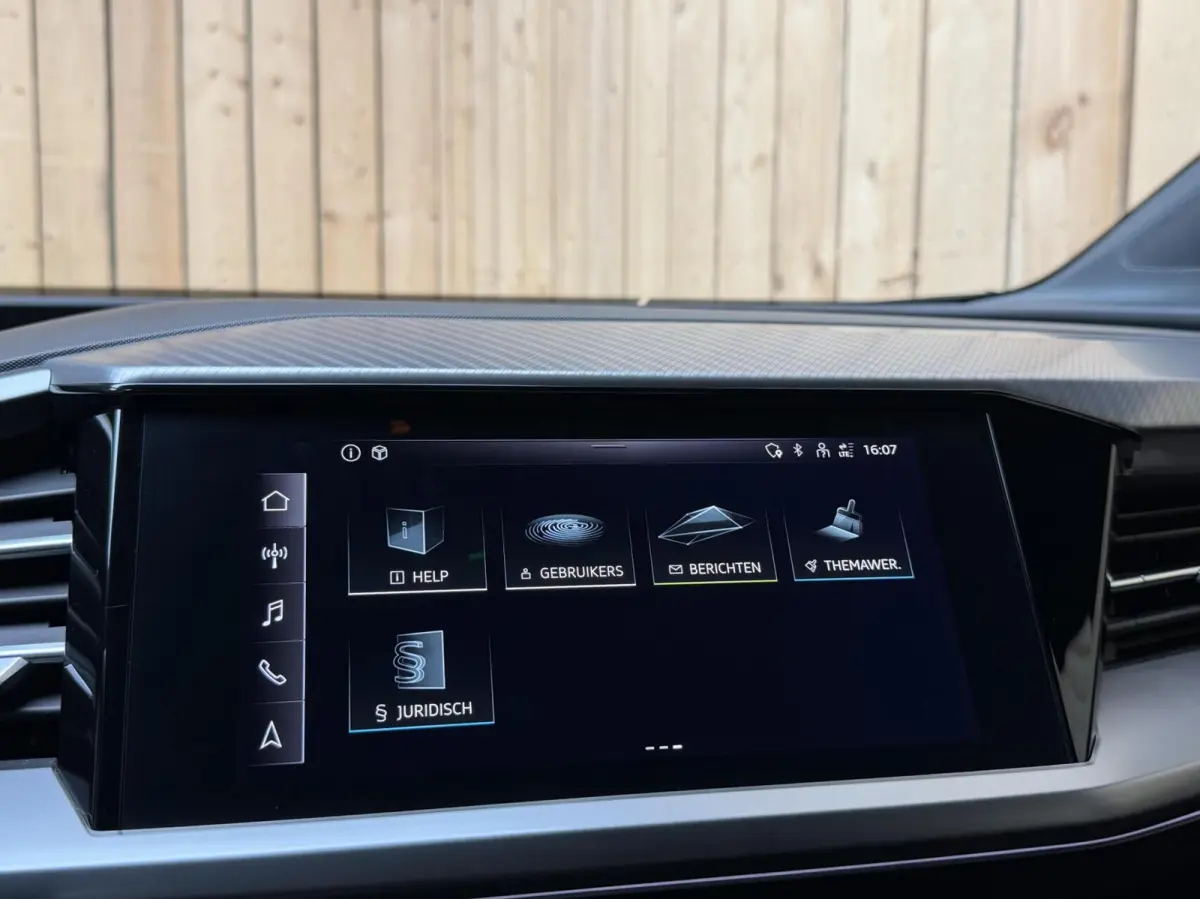 40 Launch edition Advanced Plus 77 kWh SoH 95,39% | Achteruitrijcamera | Adaptieve cruise control | Apple CarPlay/Android Auto | Matrix LED | Navigatiesysteem | Voorstoelen verwarmd | Warmte