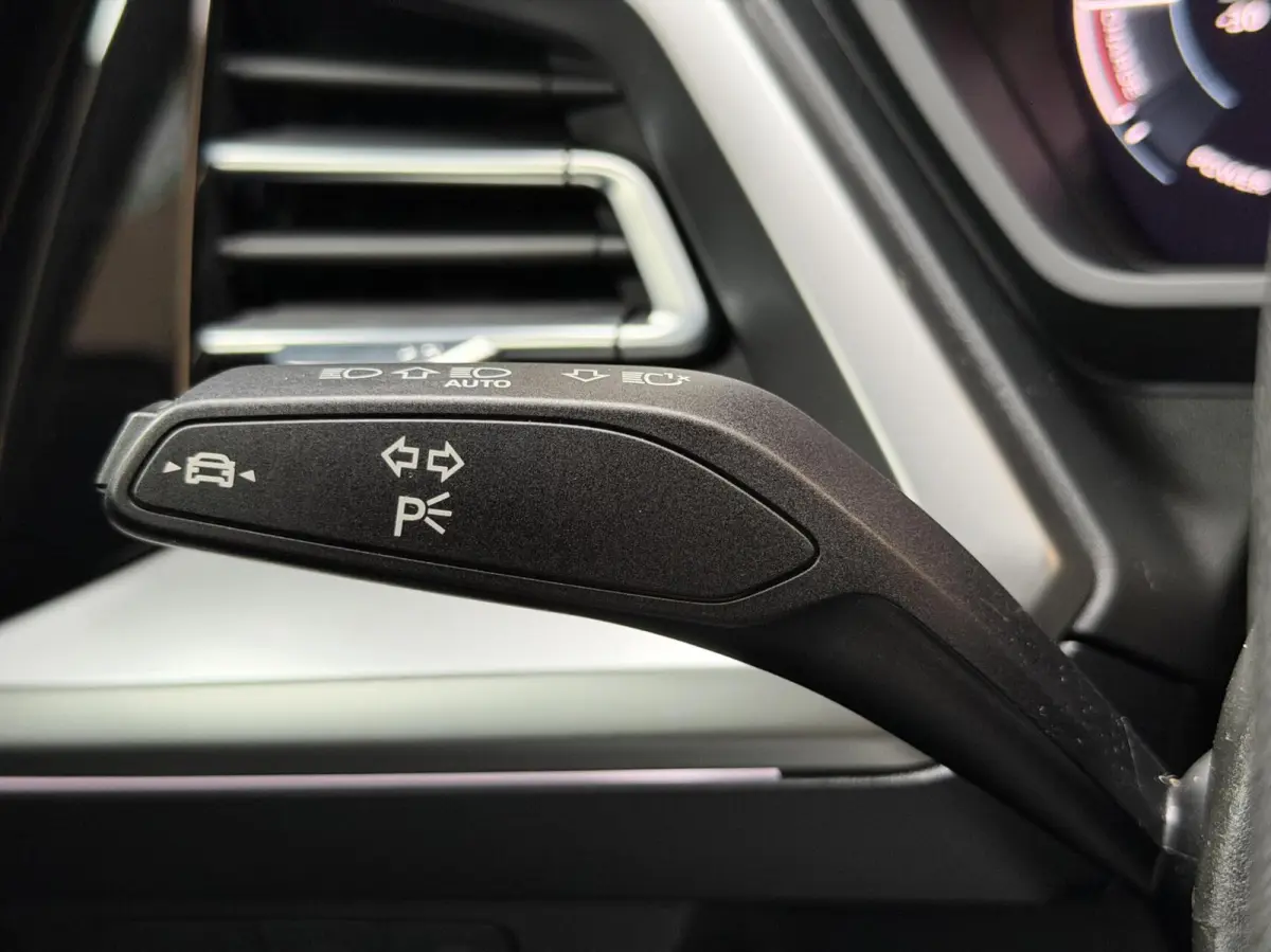 40 Launch edition Advanced Plus 77 kWh SoH 95,39% | Achteruitrijcamera | Adaptieve cruise control | Apple CarPlay/Android Auto | Matrix LED | Navigatiesysteem | Voorstoelen verwarmd | Warmte