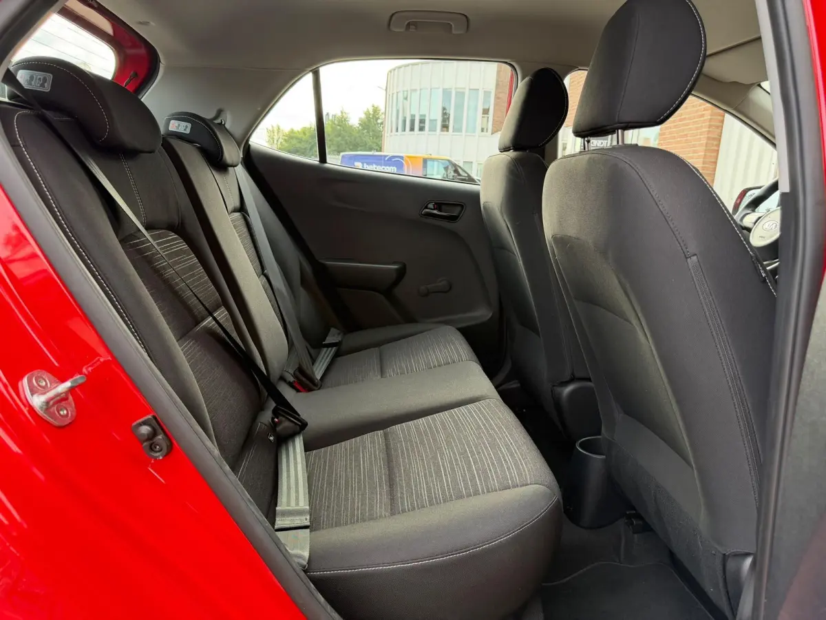 1.0 CVVT PlusLine | 50.689 KM | AIRCO | ZWARTE LMV |SPORTIEF ROOD |