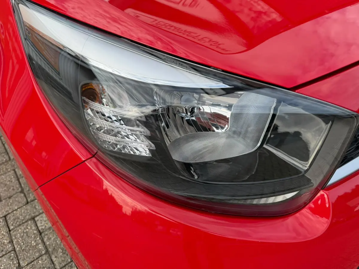 1.0 CVVT PlusLine | 50.689 KM | AIRCO | ZWARTE LMV |SPORTIEF ROOD |