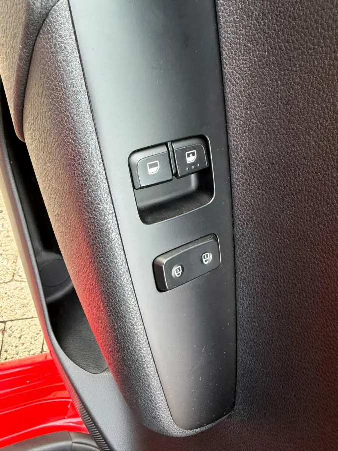 1.0 CVVT PlusLine | 50.689 KM | AIRCO | ZWARTE LMV |SPORTIEF ROOD |