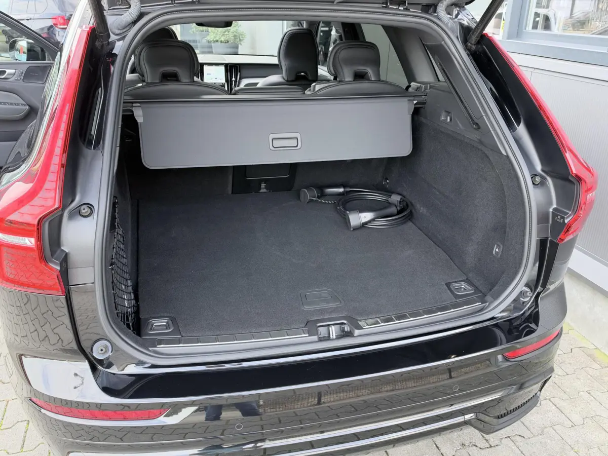2.0 T6 Plug-in hybrid AWD R-Design 349 pk Long range | Trekhaak | Harman Kardon | 360 camera | 20 inch