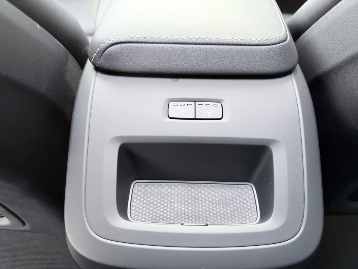2.0 T6 Plug-in hybrid AWD R-Design 349 pk Long range | Trekhaak | Harman Kardon | 360 camera | 20 inch