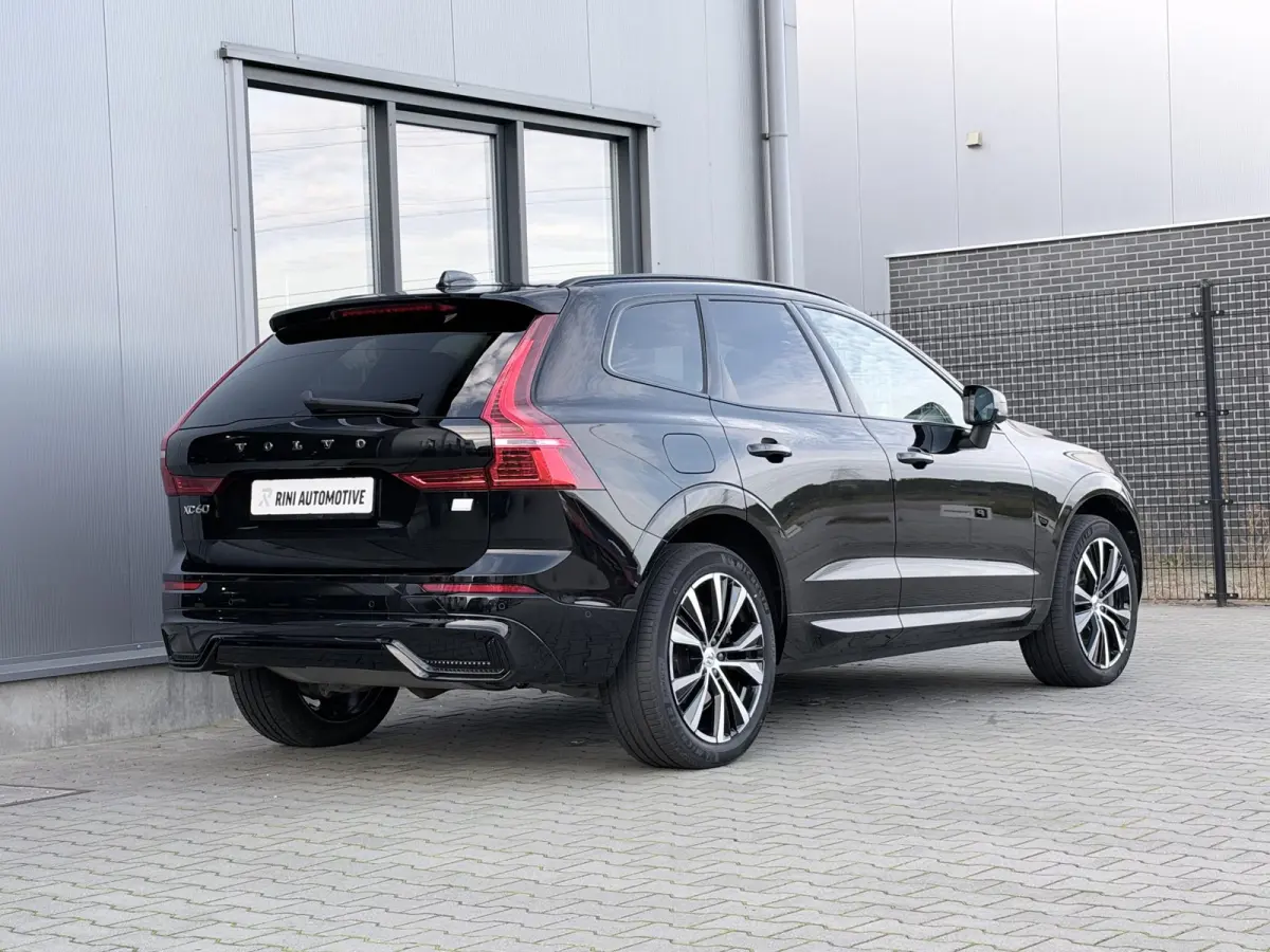 2.0 T6 Plug-in hybrid AWD R-Design 349 pk Long range | Trekhaak | Harman Kardon | 360 camera | 20 inch