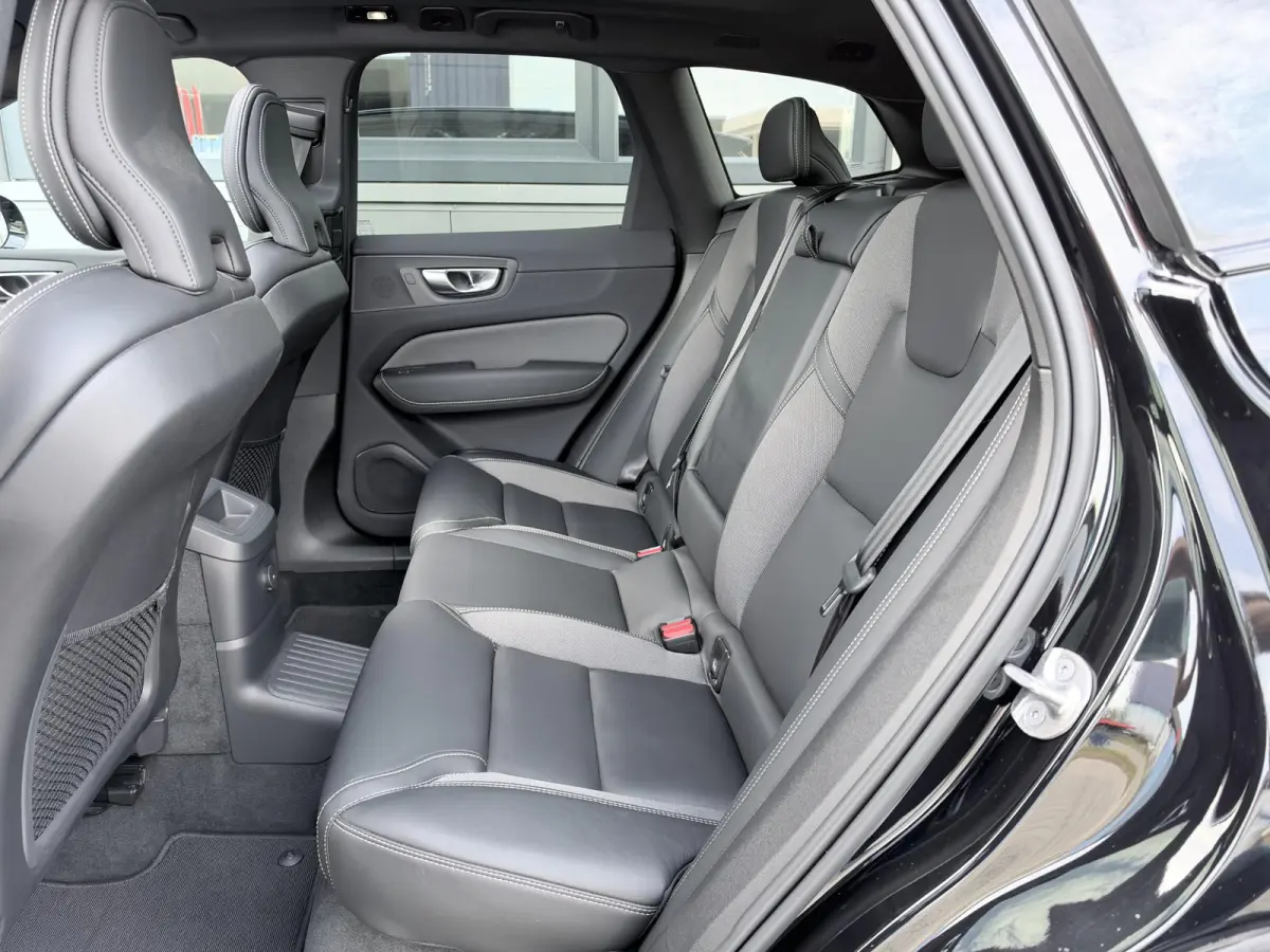 2.0 T6 Plug-in hybrid AWD R-Design 349 pk Long range | Trekhaak | Harman Kardon | 360 camera | 20 inch