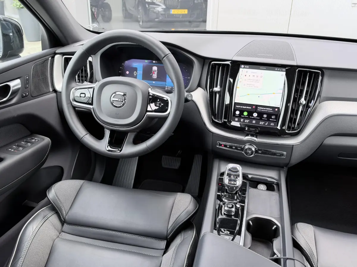 2.0 T6 Plug-in hybrid AWD R-Design 349 pk Long range | Trekhaak | Harman Kardon | 360 camera | 20 inch