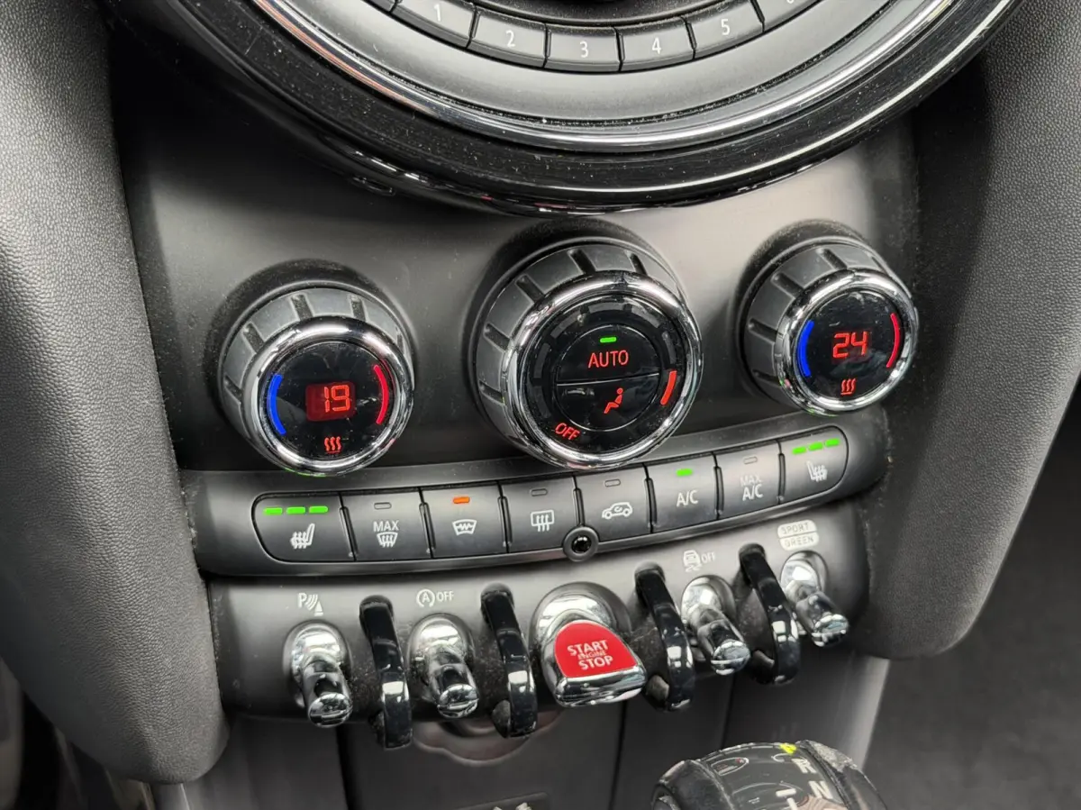1.5 Cooper Chili Serious Business JCW PAKKET | PANORAMADAK | CAMERA | STOELWERWARMING