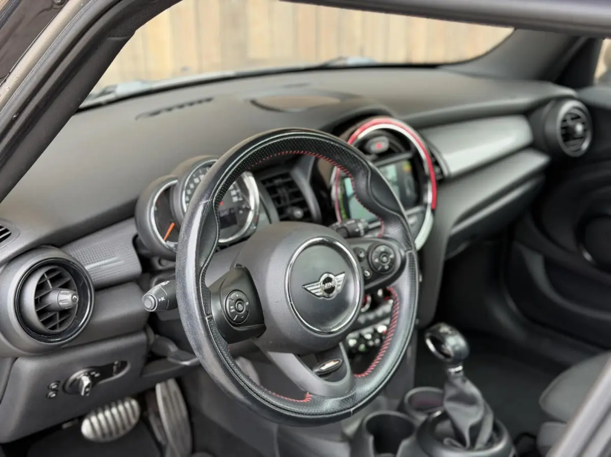 1.5 Cooper Chili Serious Business JCW PAKKET | PANORAMADAK | CAMERA | STOELWERWARMING