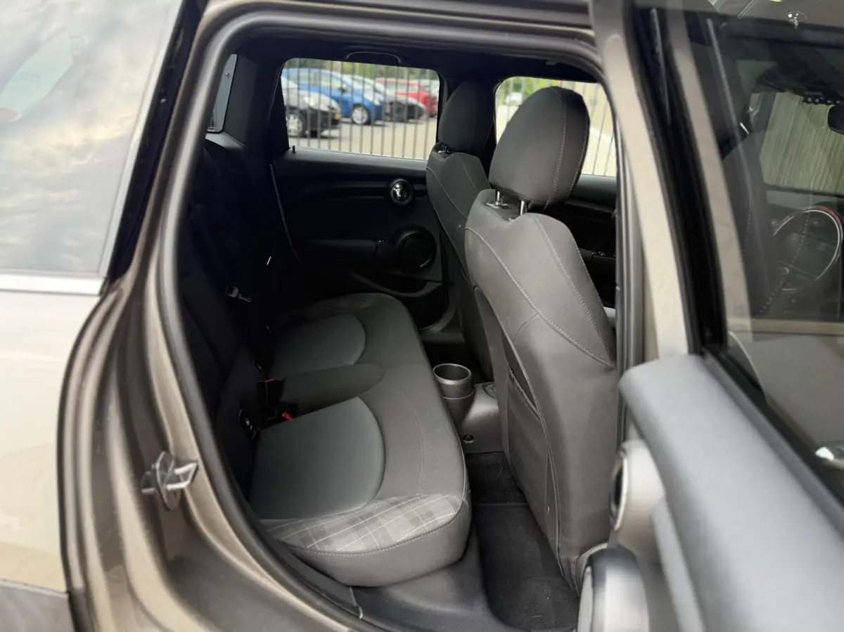 1.5 Cooper Chili Serious Business JCW PAKKET | PANORAMADAK | CAMERA | STOELWERWARMING