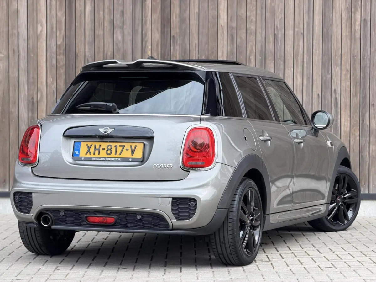 1.5 Cooper Chili Serious Business JCW PAKKET | PANORAMADAK | CAMERA | STOELWERWARMING