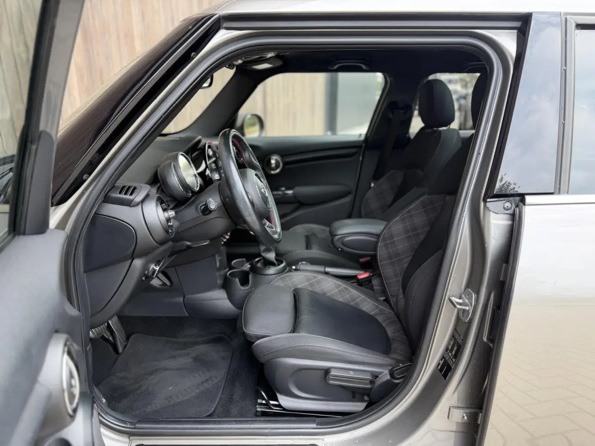 1.5 Cooper Chili Serious Business JCW PAKKET | PANORAMADAK | CAMERA | STOELWERWARMING