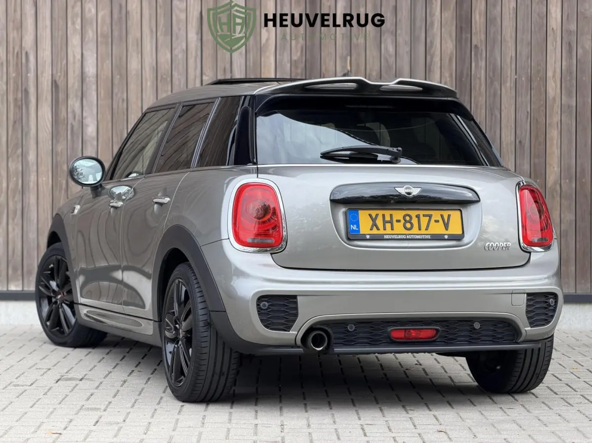 1.5 Cooper Chili Serious Business JCW PAKKET | PANORAMADAK | CAMERA | STOELWERWARMING