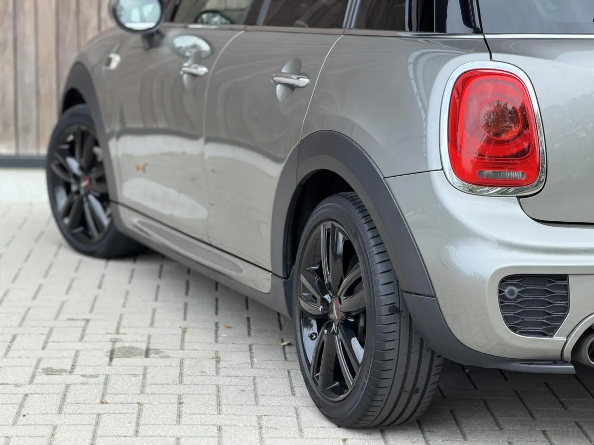1.5 Cooper Chili Serious Business JCW PAKKET | PANORAMADAK | CAMERA | STOELWERWARMING