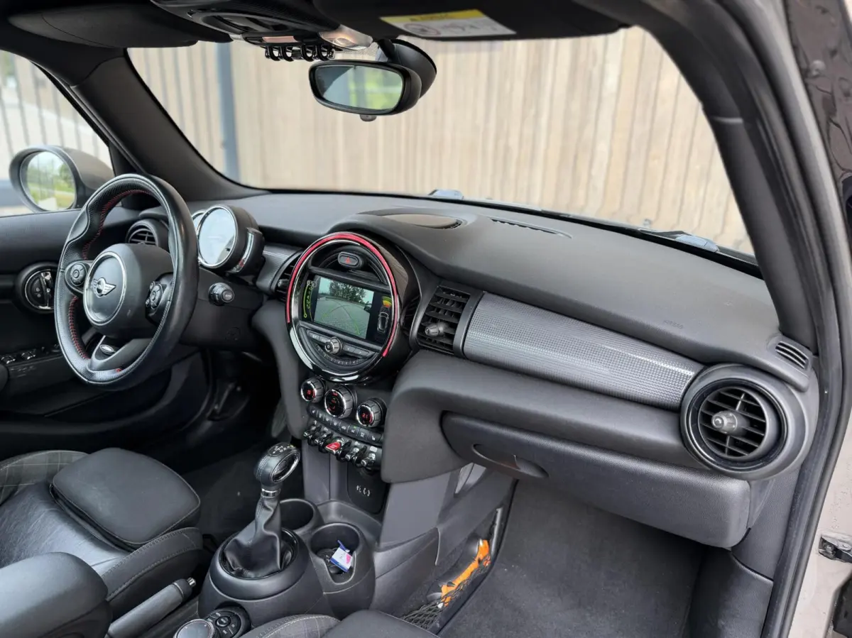 1.5 Cooper Chili Serious Business JCW PAKKET | PANORAMADAK | CAMERA | STOELWERWARMING