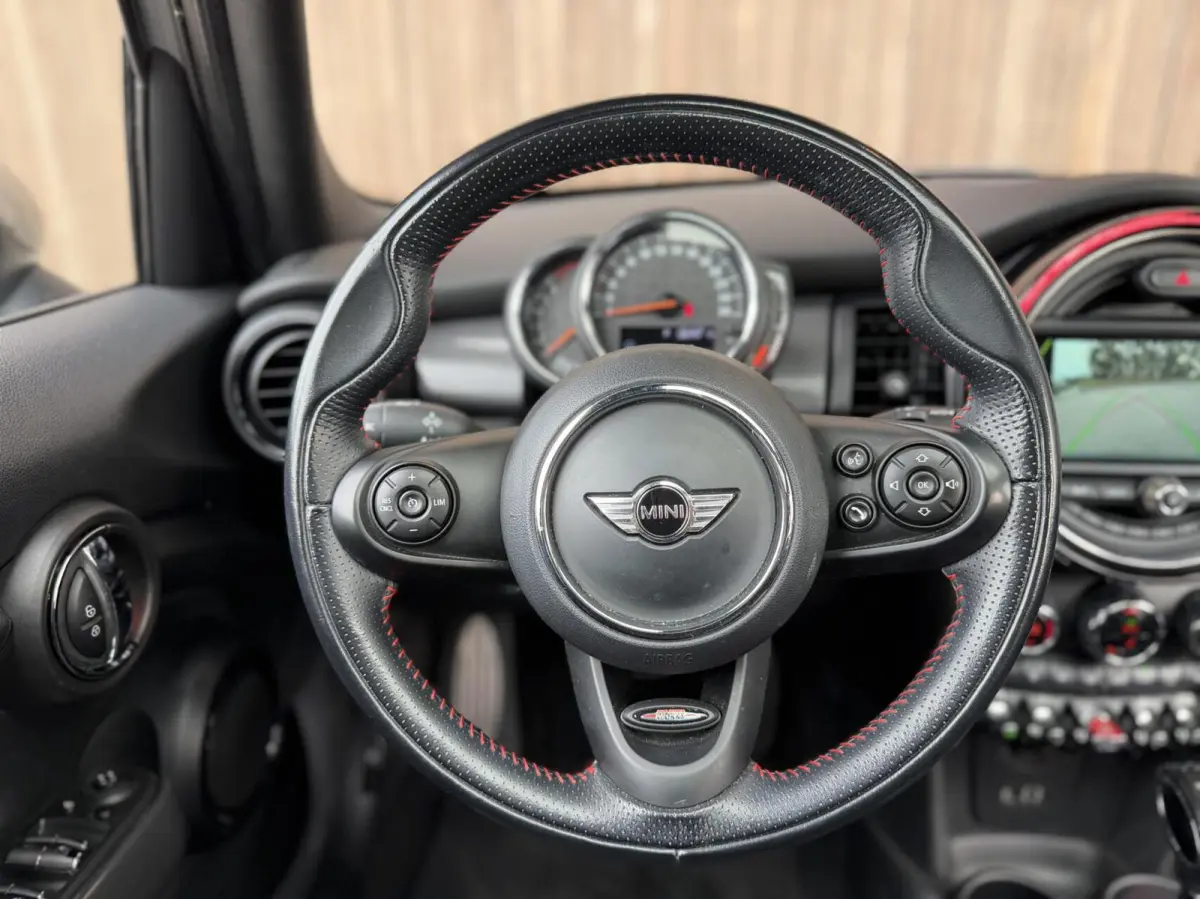 1.5 Cooper Chili Serious Business JCW PAKKET | PANORAMADAK | CAMERA | STOELWERWARMING