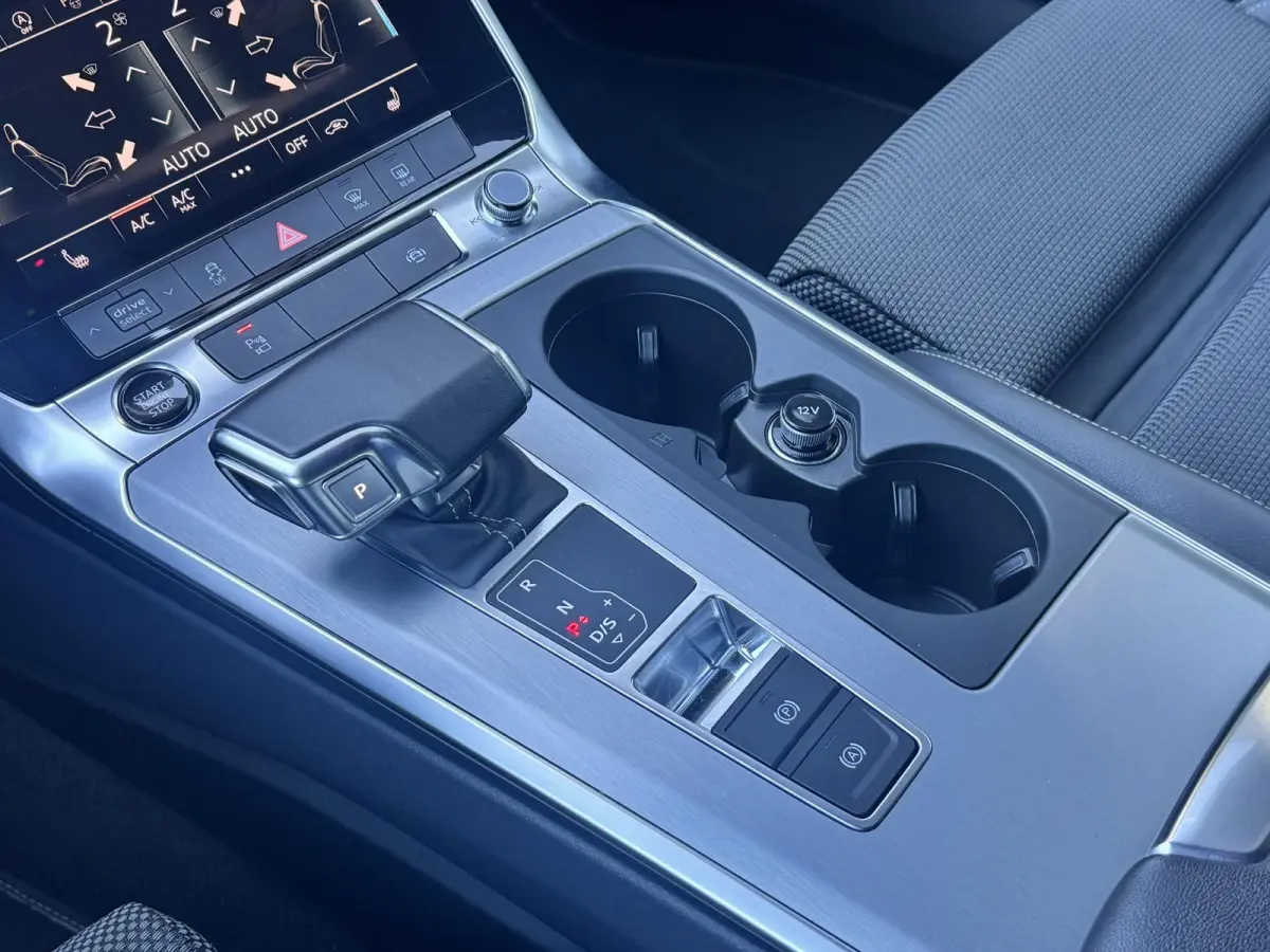 40 TDI S Line edition 204 PK | Black optic | ACC | Pano | Apple Carplay