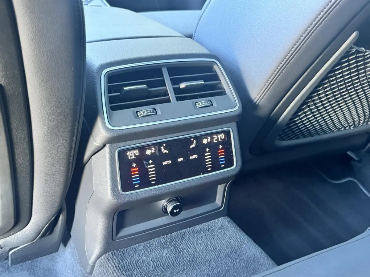 40 TDI S Line edition 204 PK | Black optic | ACC | Pano | Apple Carplay