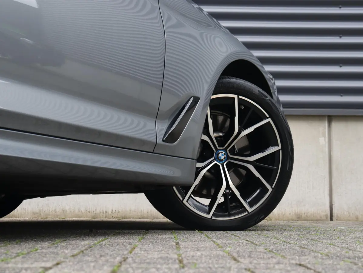 530e | M Sportpakket | Trekhaak | Adaptive Cruise Control | Hi-Fi | Stuurwiel Verwarmd | Sportstoelen | SoH 94% | 19'' LMV